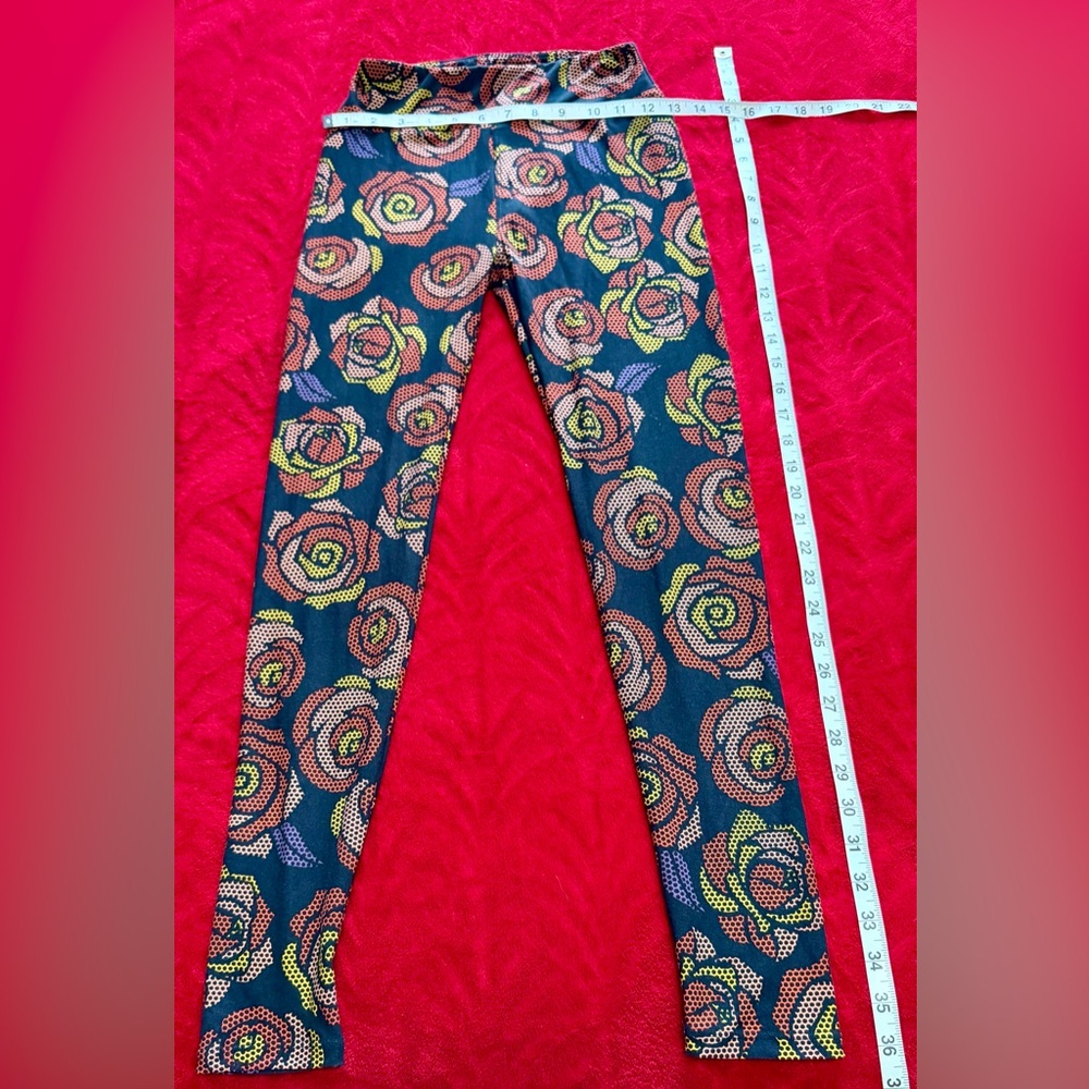 NEW HIGH WAISTED STRETCHY LEGGINGS SEE PICS FOR MEASUREMENTS OSFM FLORAL 🌹❤️💐